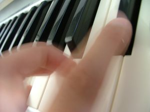 Songwriter spielt einen Song